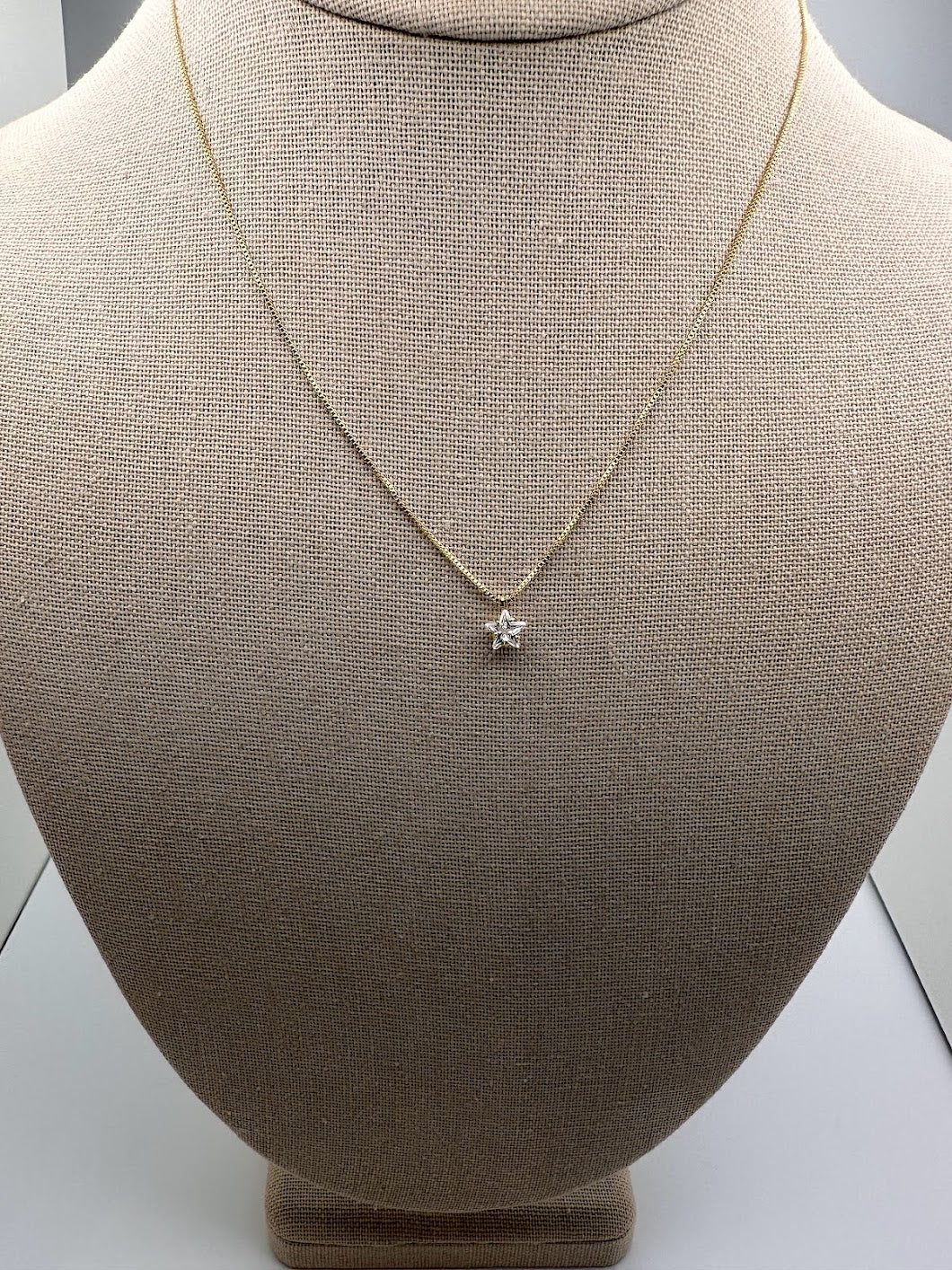 Single Star Stud Gold Necklace