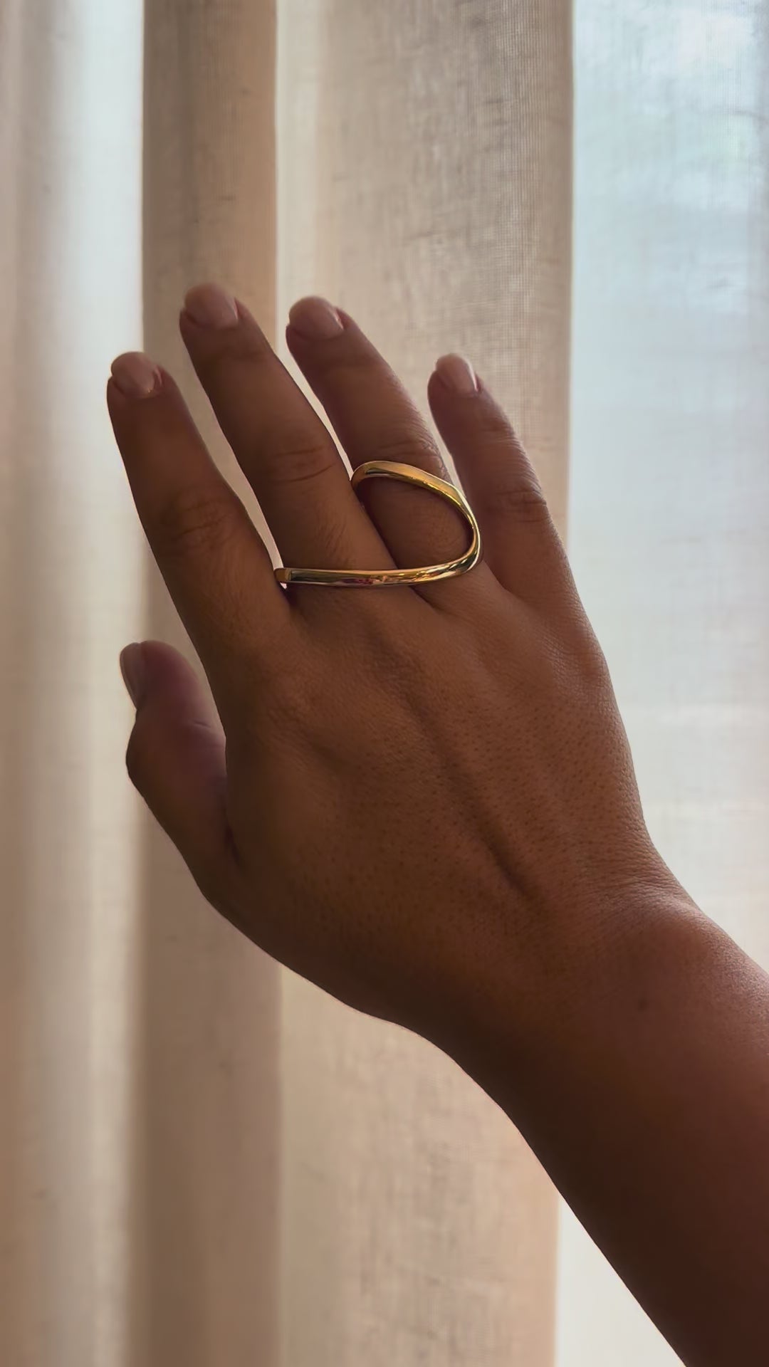 Load video: Ariana Two Finger Ring (Adjustable)